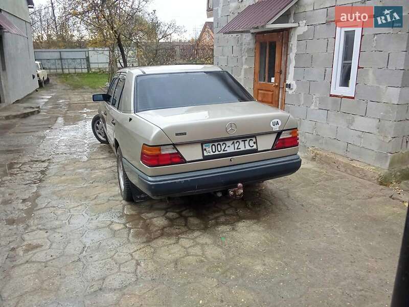 Mercedes-Benz E-Class 1989 Mercedes-Benz E-Class 1989