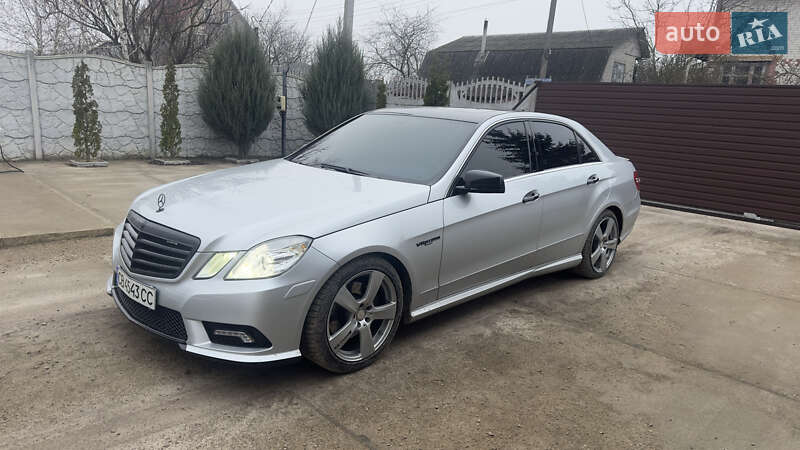 Седан Mercedes-Benz E-Class 2011 в Чернігові