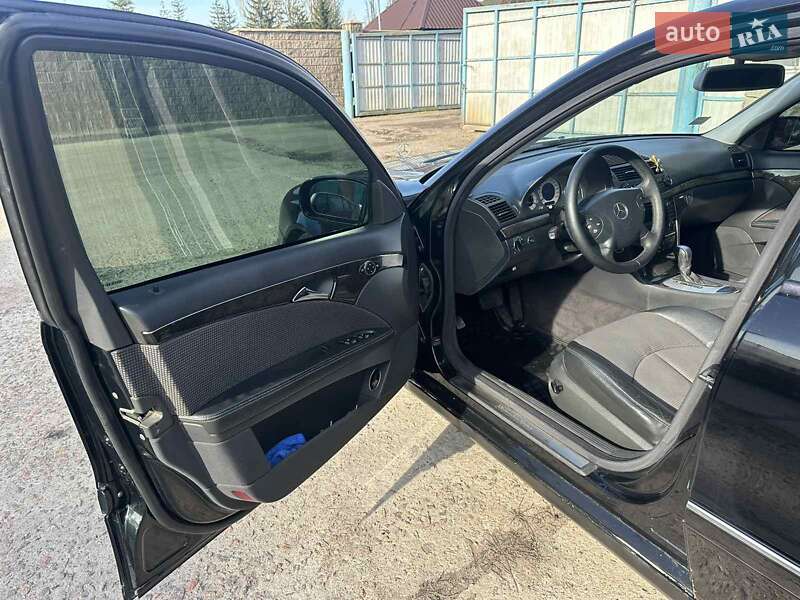 Седан Mercedes-Benz E-Class 2003 в Покрові