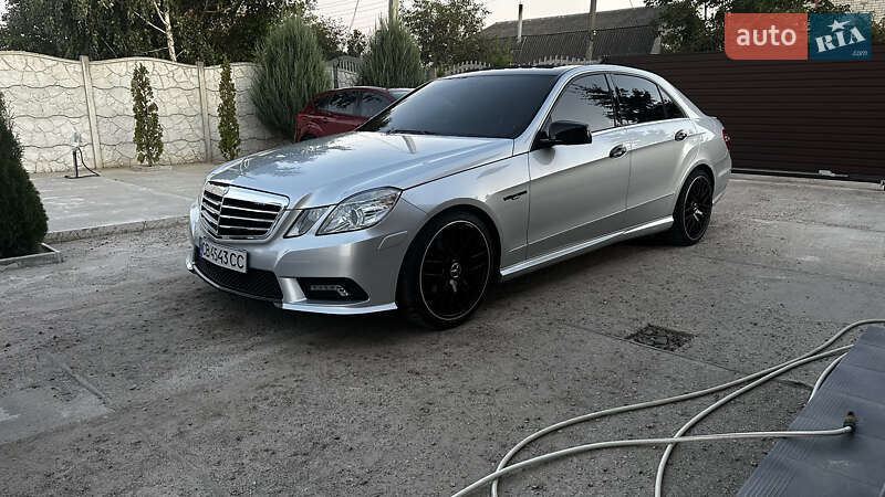 Седан Mercedes-Benz E-Class 2011 в Чернігові