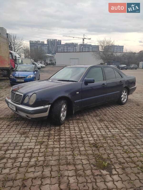 Седан Mercedes-Benz E-Class 1997 в Львове