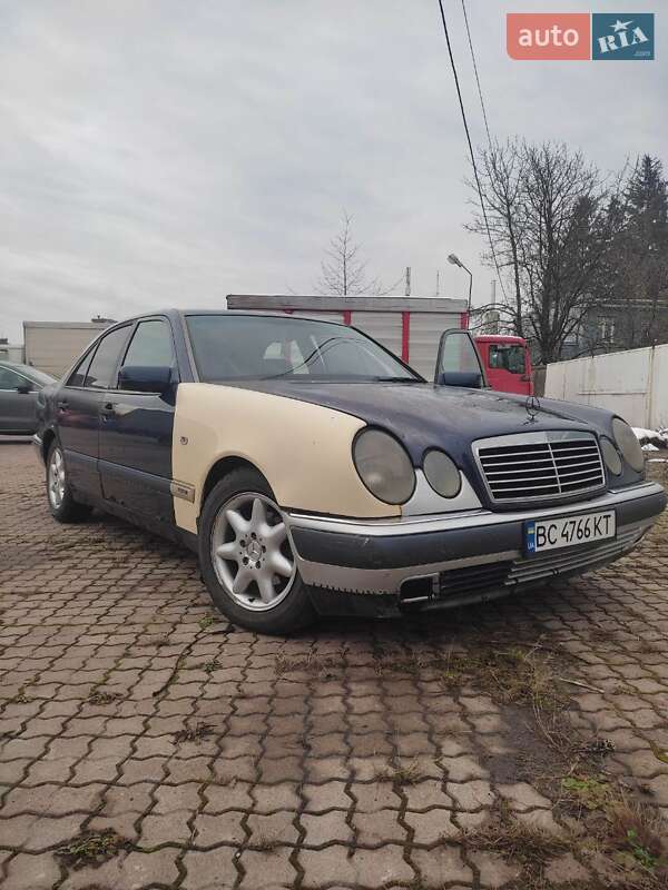 Седан Mercedes-Benz E-Class 1997 в Львове