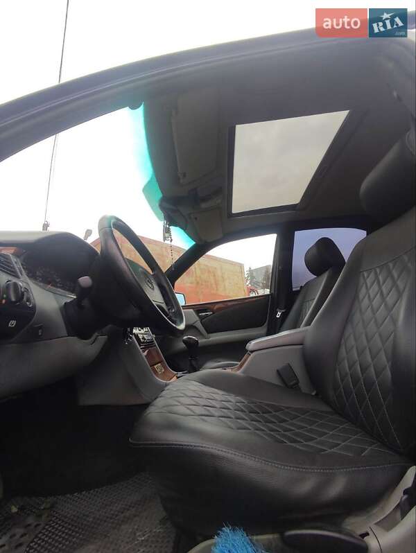 Седан Mercedes-Benz E-Class 1997 в Львове