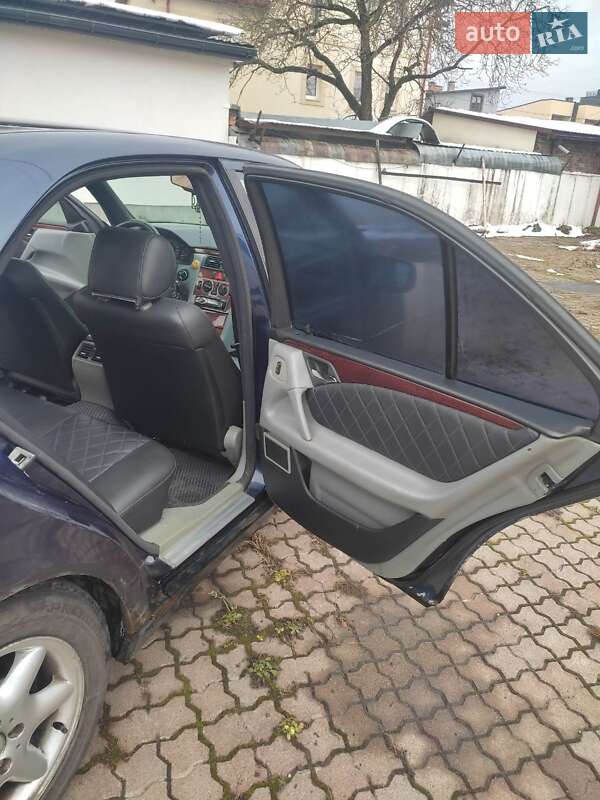 Седан Mercedes-Benz E-Class 1997 в Львове