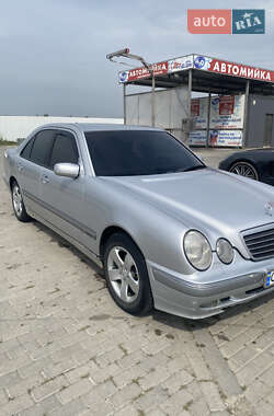 Седан Mercedes-Benz E-Class 2000 в Черновцах