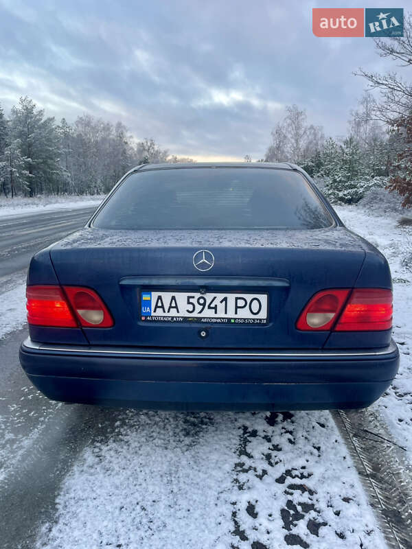 Седан Mercedes-Benz E-Class 1996 в Киеве