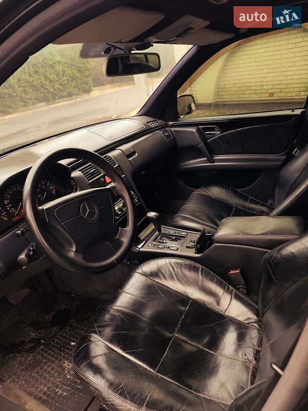 Седан Mercedes-Benz E-Class 1999 в Буче