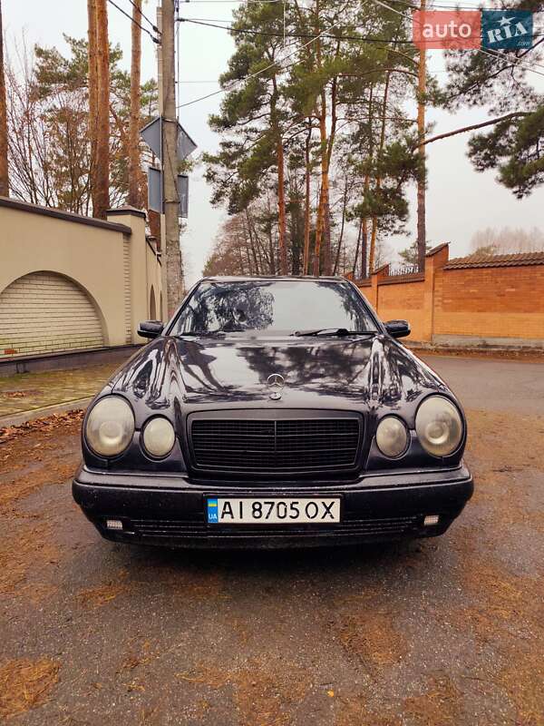 Седан Mercedes-Benz E-Class 1999 в Буче