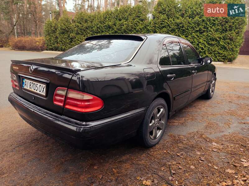Седан Mercedes-Benz E-Class 1999 в Буче