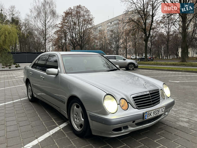 Седан Mercedes-Benz E-Class 2001 в Ровно