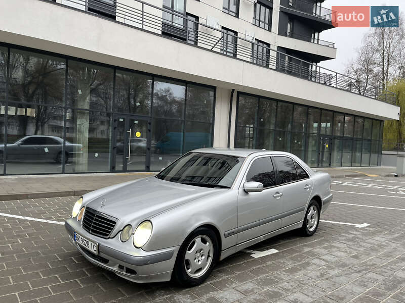 Седан Mercedes-Benz E-Class 2001 в Ровно