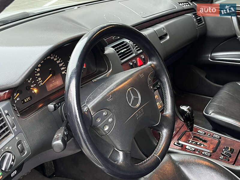 Седан Mercedes-Benz E-Class 2001 в Ровно