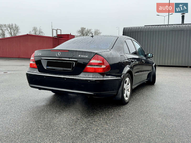 Седан Mercedes-Benz E-Class 2004 в Києві