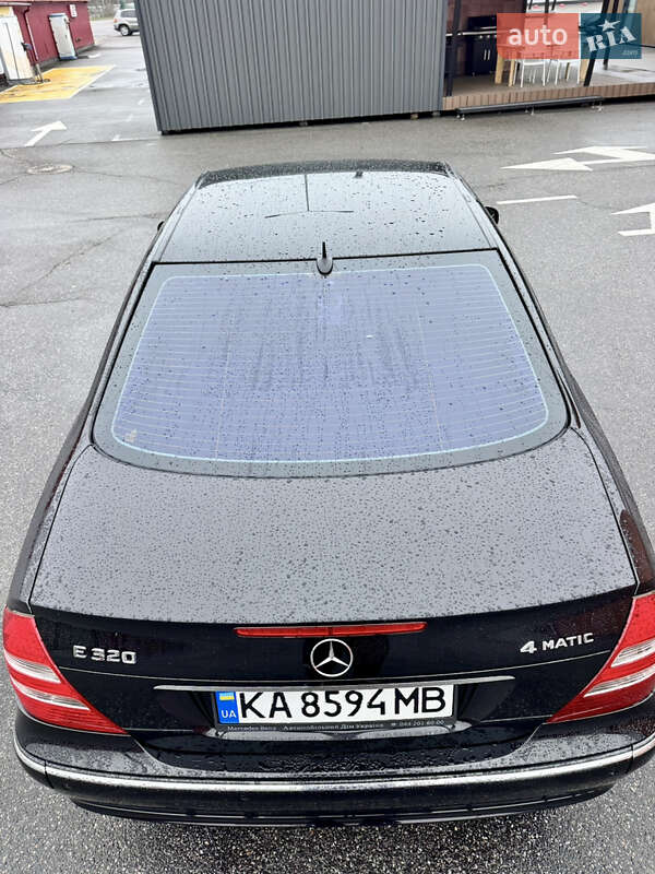 Седан Mercedes-Benz E-Class 2004 в Києві