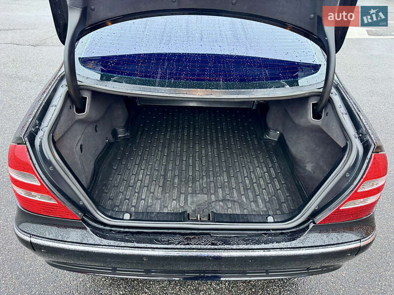 Седан Mercedes-Benz E-Class 2004 в Києві