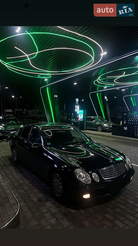 Седан Mercedes-Benz E-Class 2004 в Львове
