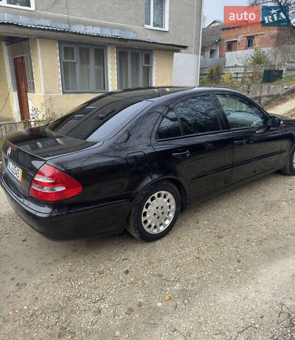 Седан Mercedes-Benz E-Class 2004 в Львове