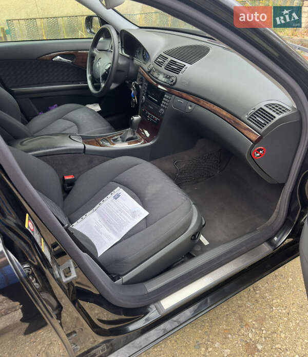 Седан Mercedes-Benz E-Class 2004 в Львове