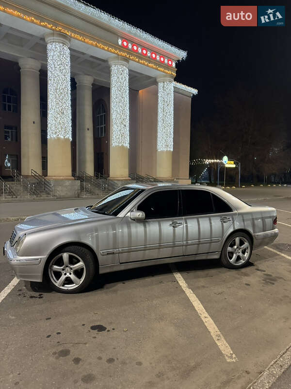 Седан Mercedes-Benz E-Class 2001 в Кривому Розі