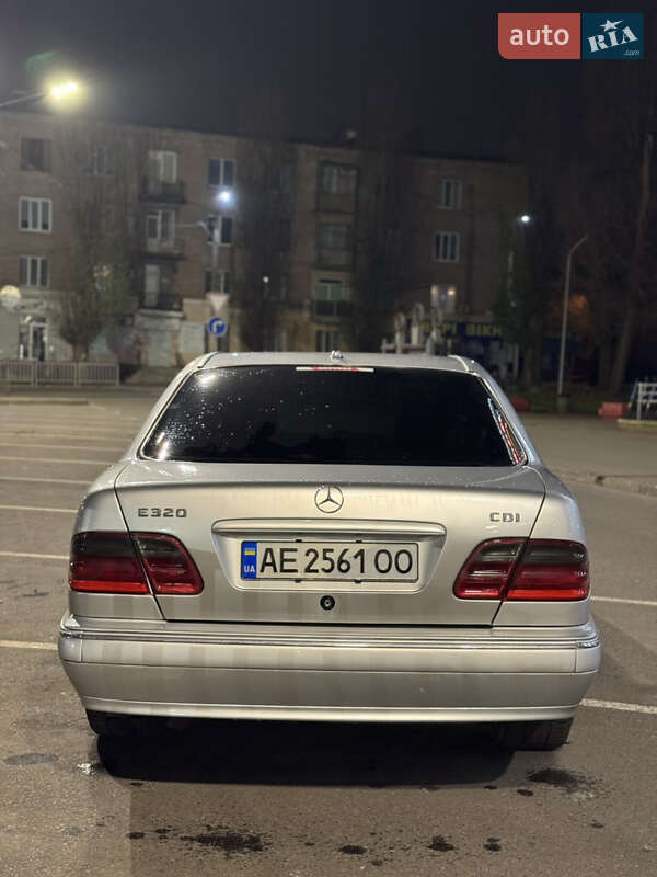 Седан Mercedes-Benz E-Class 2001 в Кривому Розі