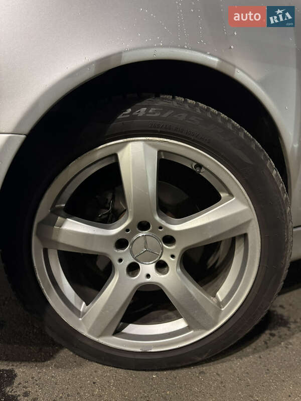 Седан Mercedes-Benz E-Class 2001 в Кривому Розі