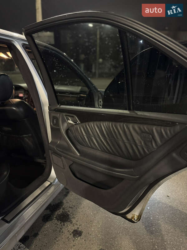 Седан Mercedes-Benz E-Class 2001 в Кривому Розі