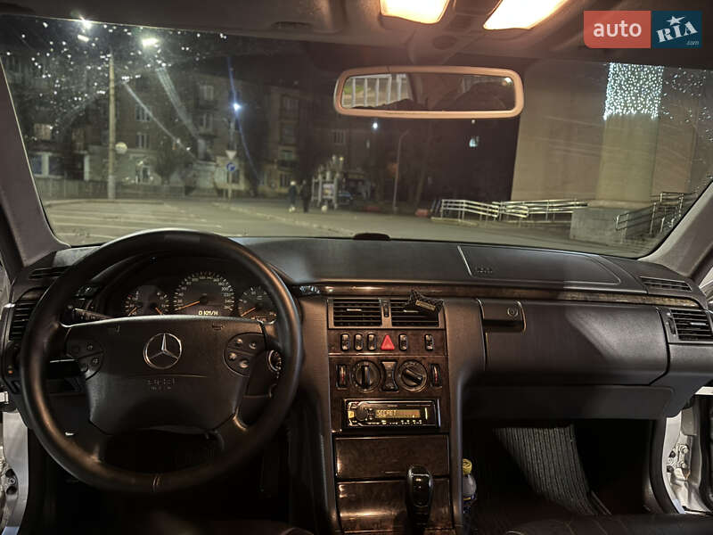 Седан Mercedes-Benz E-Class 2001 в Кривому Розі