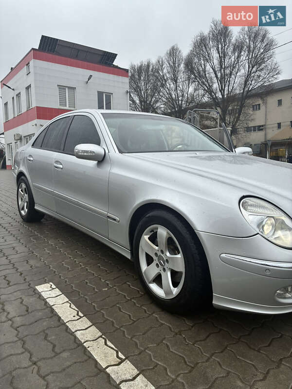Седан Mercedes-Benz E-Class 2004 в Калуші