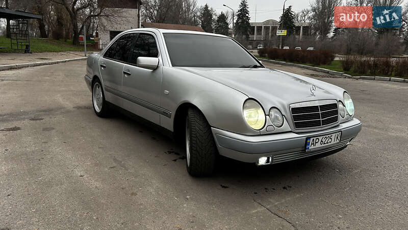 Седан Mercedes-Benz E-Class 1999 в Запоріжжі
