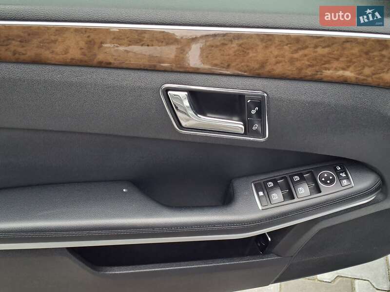 Седан Mercedes-Benz E-Class 2010 в Чернівцях