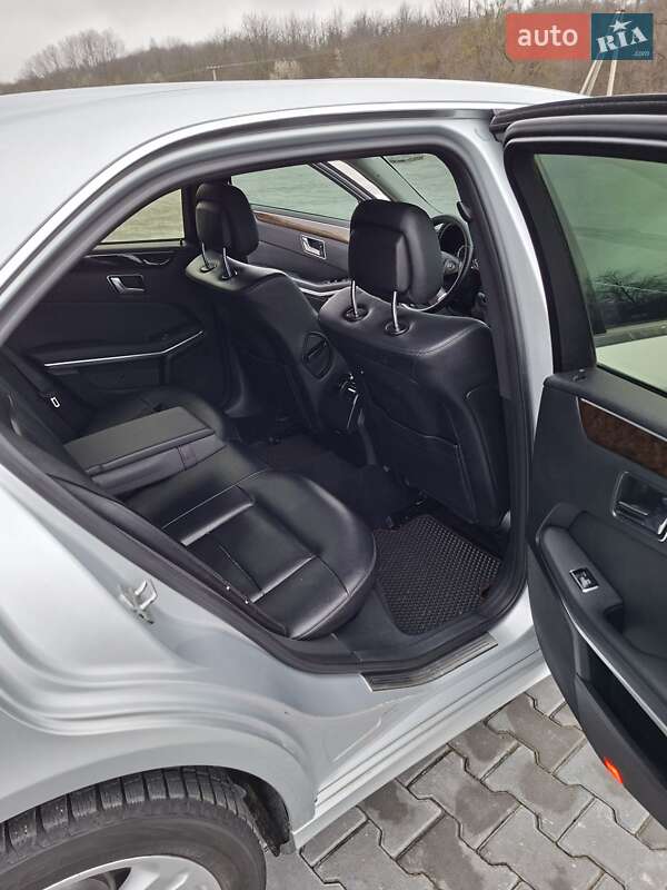 Седан Mercedes-Benz E-Class 2010 в Чернівцях