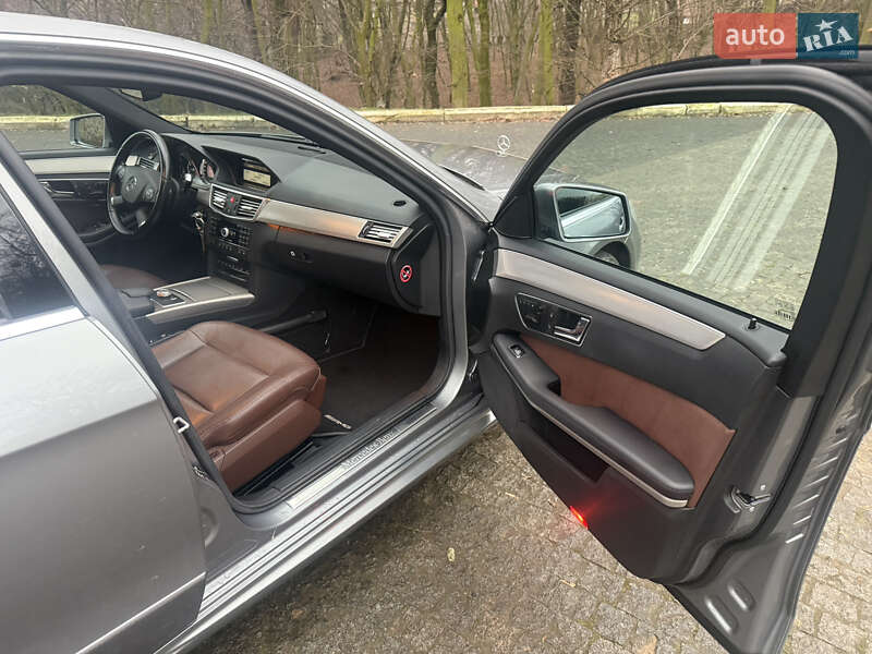 Седан Mercedes-Benz E-Class 2009 в Чернівцях