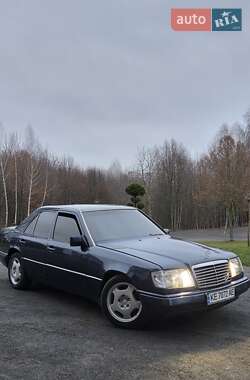 Седан Mercedes-Benz E-Class 1995 в Хмельницком