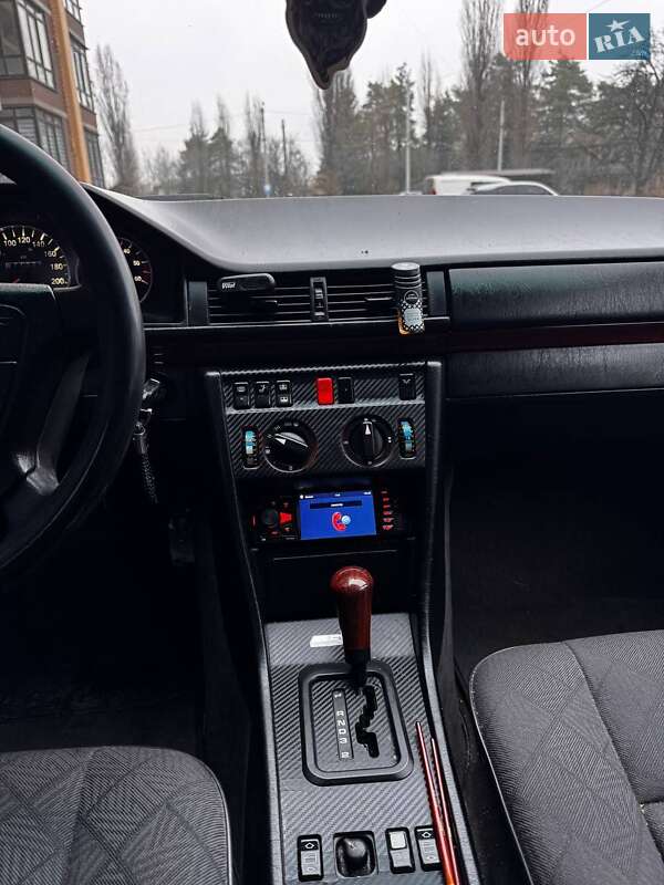 Седан Mercedes-Benz E-Class 1994 в Чернигове