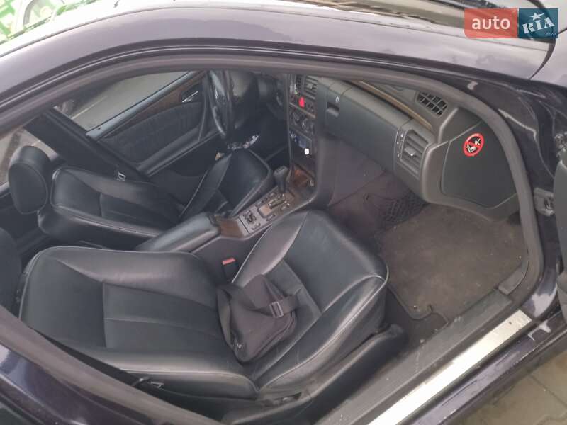 Седан Mercedes-Benz E-Class 2000 в Вараше