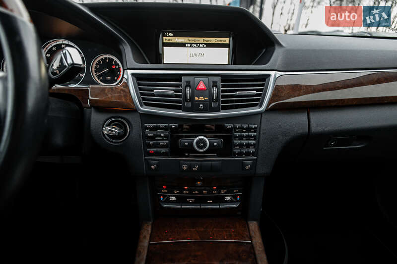 Седан Mercedes-Benz E-Class 2009 в Львове