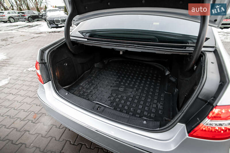 Седан Mercedes-Benz E-Class 2009 в Львове