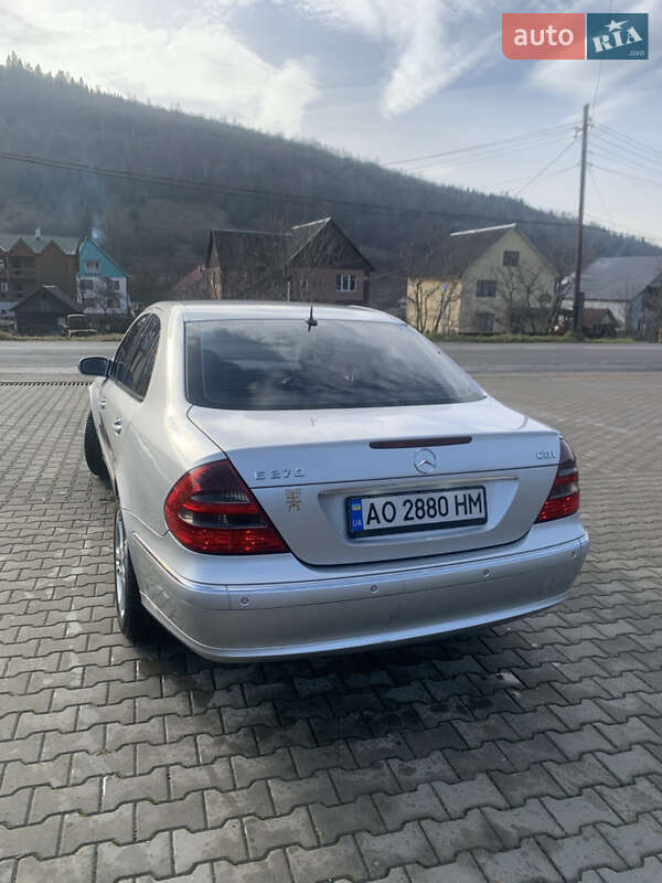 Седан Mercedes-Benz E-Class 2003 в Сваляве