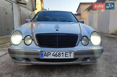 Седан Mercedes-Benz E-Class 2000 в Новояворівську