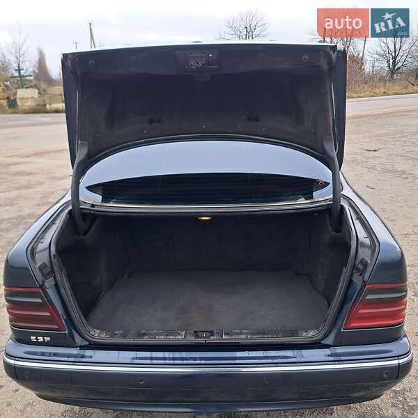 Седан Mercedes-Benz E-Class 2001 в Тульчині