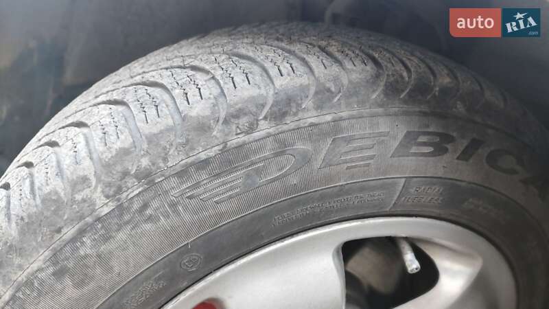 Седан Mercedes-Benz E-Class 2000 в Новояворовске