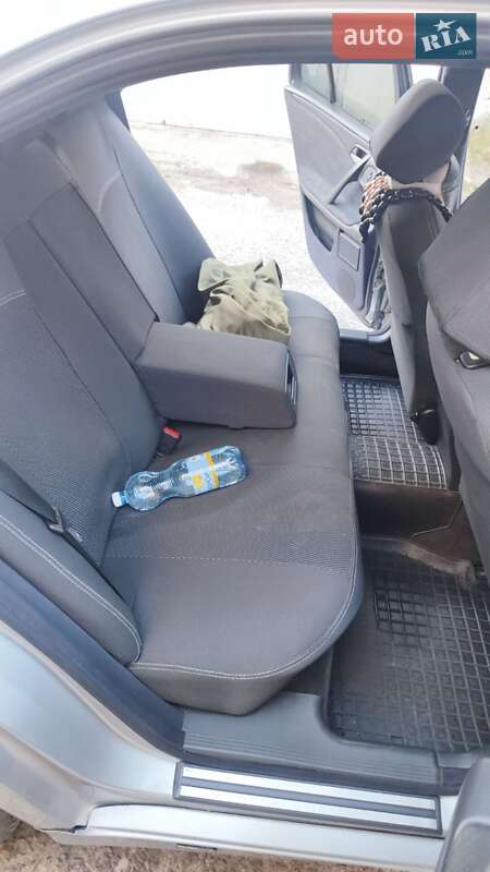 Седан Mercedes-Benz E-Class 2000 в Новояворовске