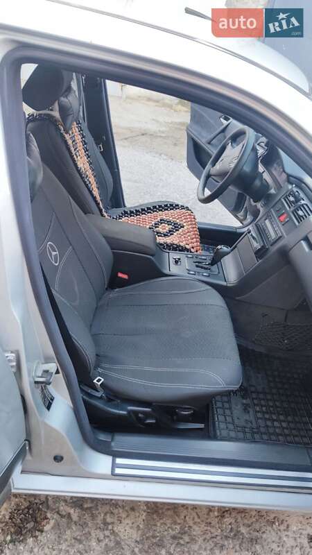 Седан Mercedes-Benz E-Class 2000 в Новояворовске