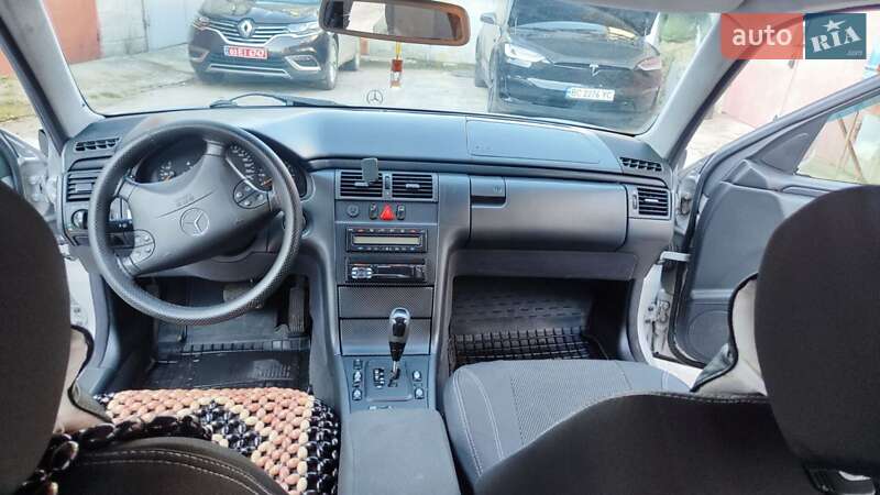 Седан Mercedes-Benz E-Class 2000 в Новояворовске