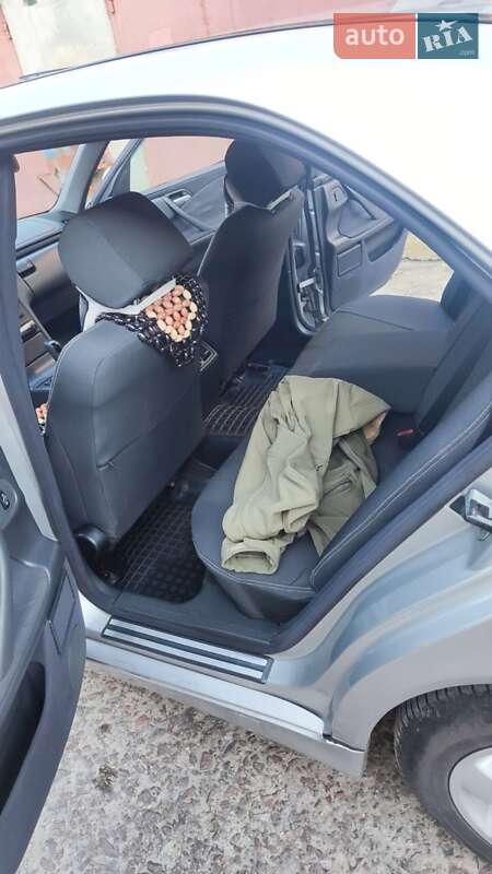 Седан Mercedes-Benz E-Class 2000 в Новояворовске