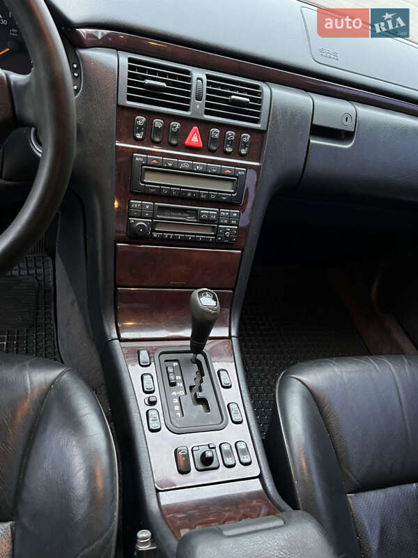 Седан Mercedes-Benz E-Class 1998 в Харькове