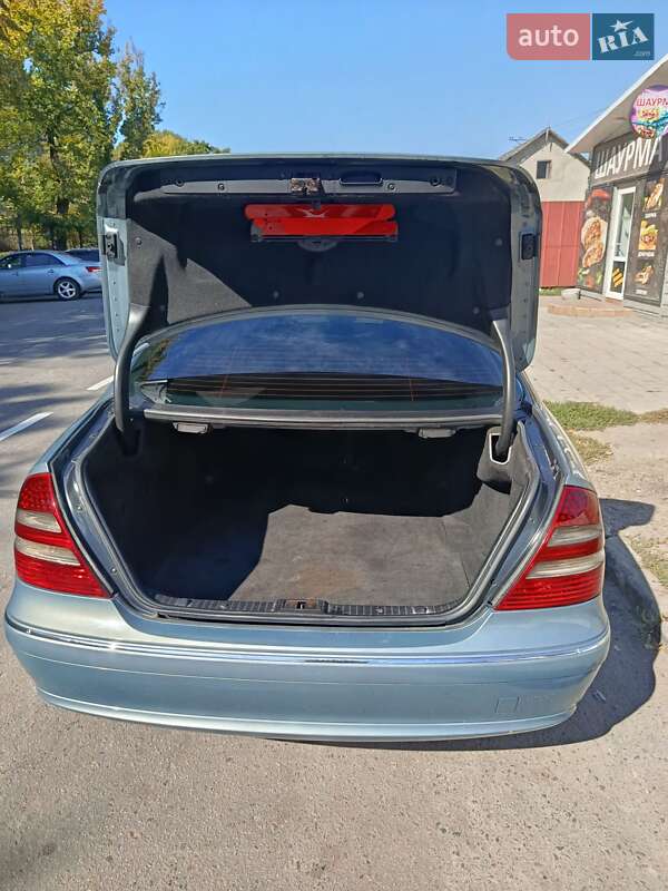 Седан Mercedes-Benz E-Class 2004 в Могилев-Подольске