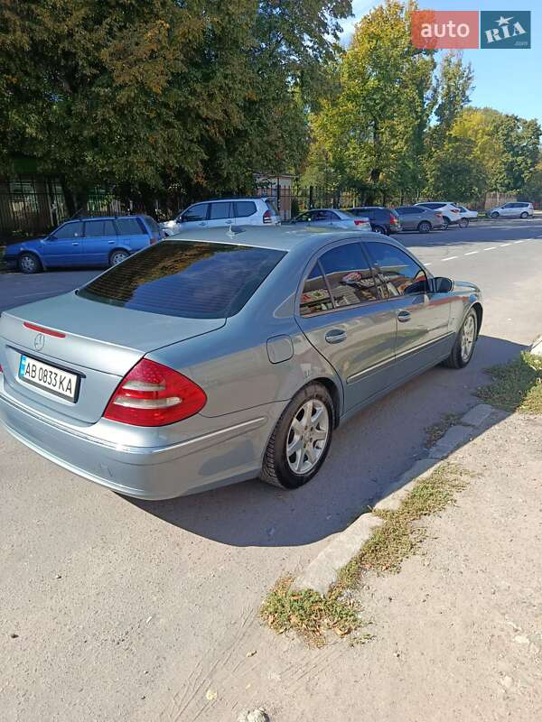 Седан Mercedes-Benz E-Class 2004 в Могилев-Подольске