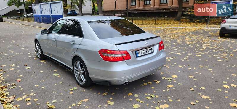Седан Mercedes-Benz E-Class 2011 в Киеве