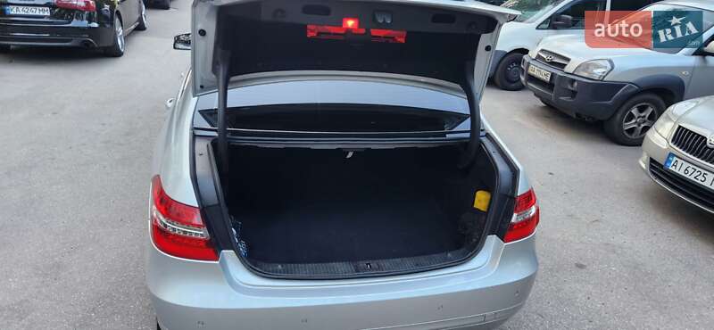 Седан Mercedes-Benz E-Class 2011 в Киеве